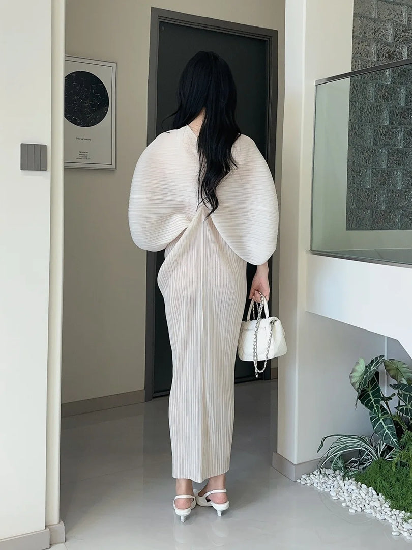 New Women's Dress - Summer Style, Elegant, Fashionable, Loose-fitting, Batwing Sleeve, V-neck, Long Pleated Dress
