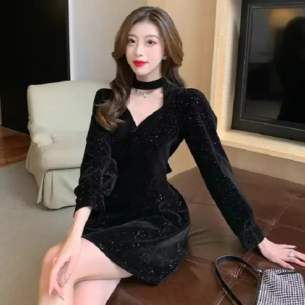 Velvet Dress for Women in Autumn and Winter 2025 New Goddess Style Fashion V-neck Long-sleeved Atmosphere Christmas