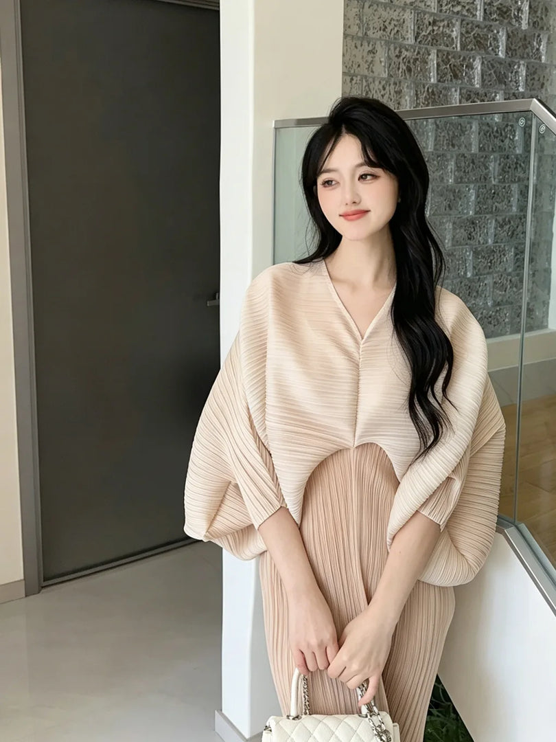 New Women's Dress - Summer Style, Elegant, Fashionable, Loose-fitting, Batwing Sleeve, V-neck, Long Pleated Dress